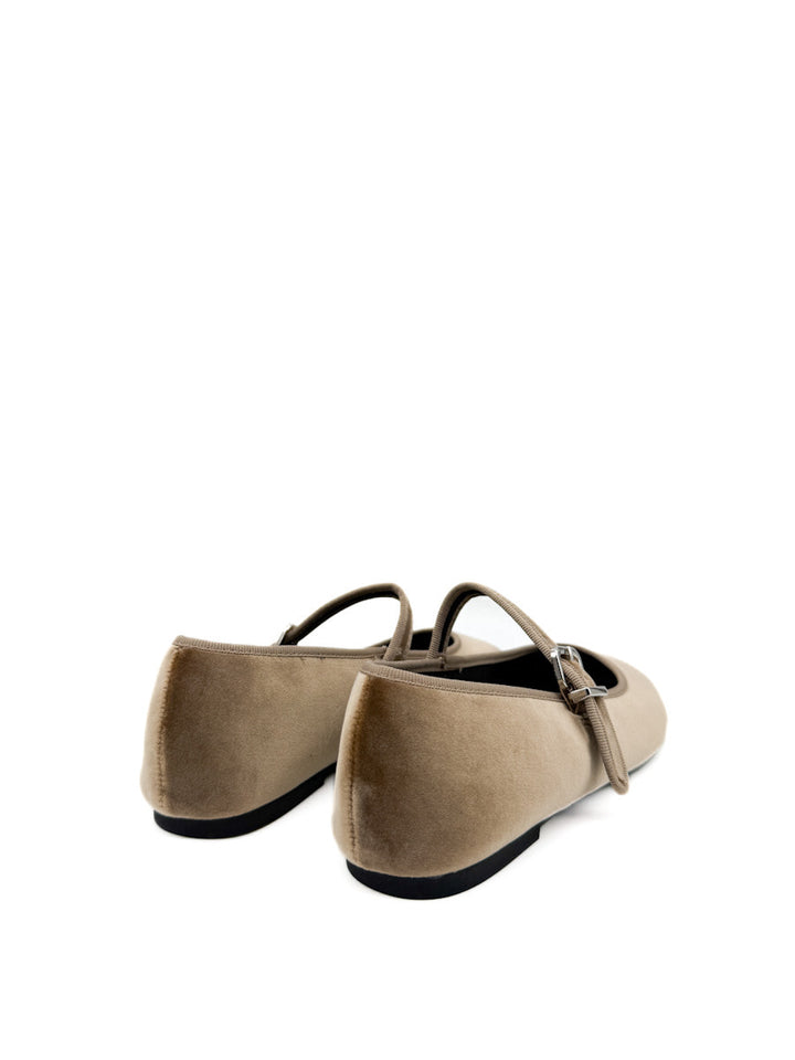 Elegantes Merceditas de Terciopelo  con Hebilla Corina M5630