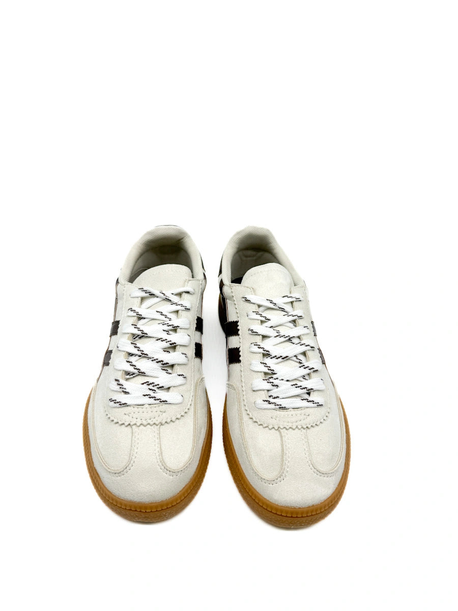 Zapatillas Corina Estilo Terrace con Detalles de Contraste y Suela Texturizada.