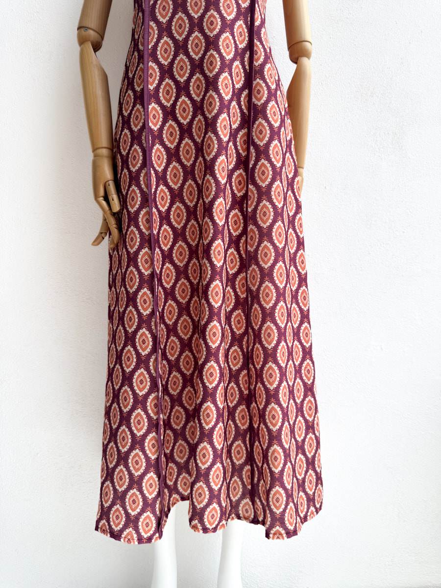 Vestido Midi Étnico con Escote Original – Disponible en Varios Colores