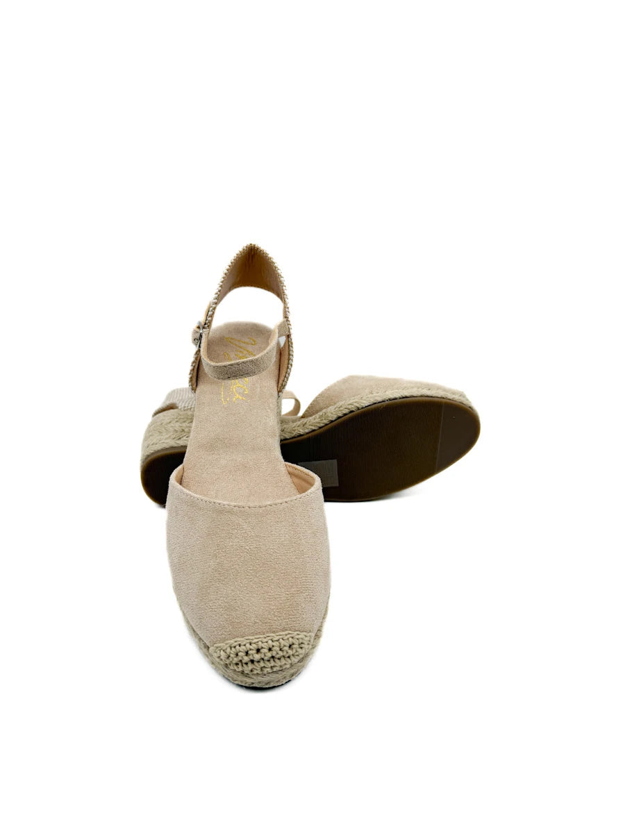 Alpargatas de Cuña Media en Antelina Beige con Detalle de Ganchillo