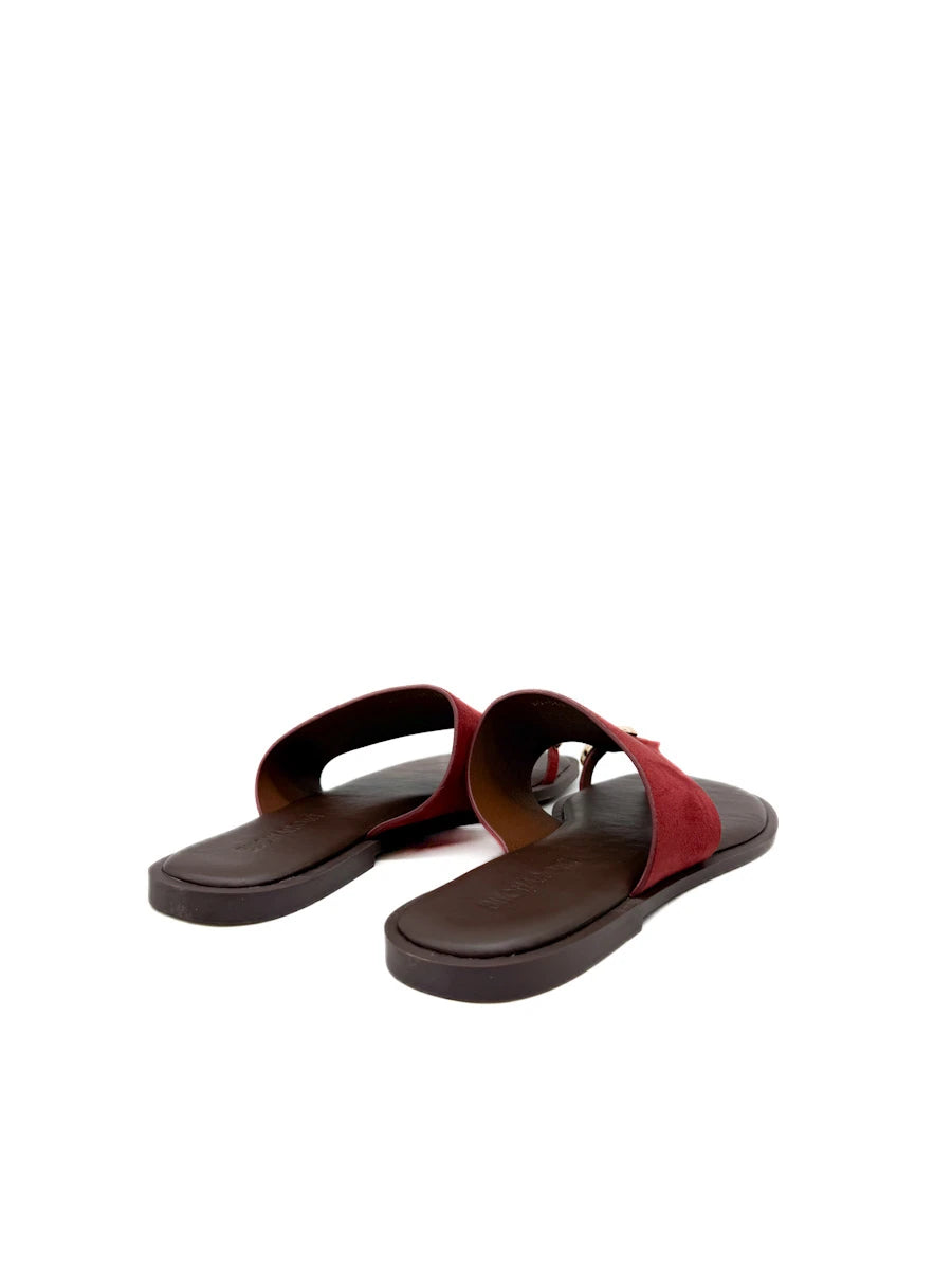 Sandalias Tipo Pala de Dedo con Detalle Metálico Dorado Mujer