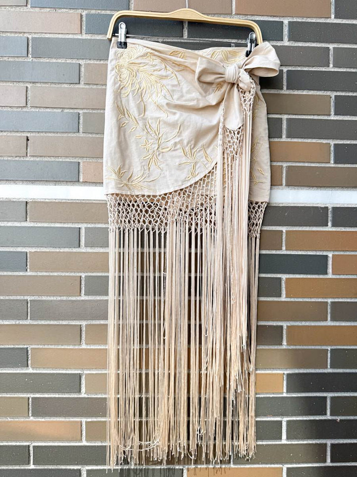 Falda Pareo con Flecos y Bordado Floral Beige