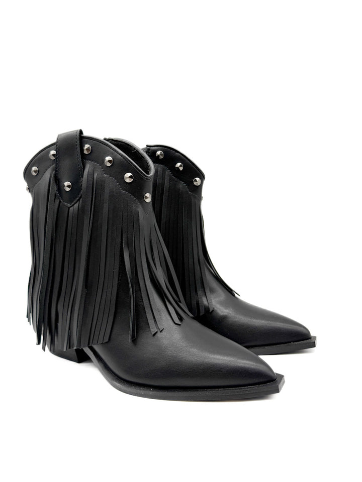 Botines cowboy con Flecos y Detalles Metálicos Corina M5796