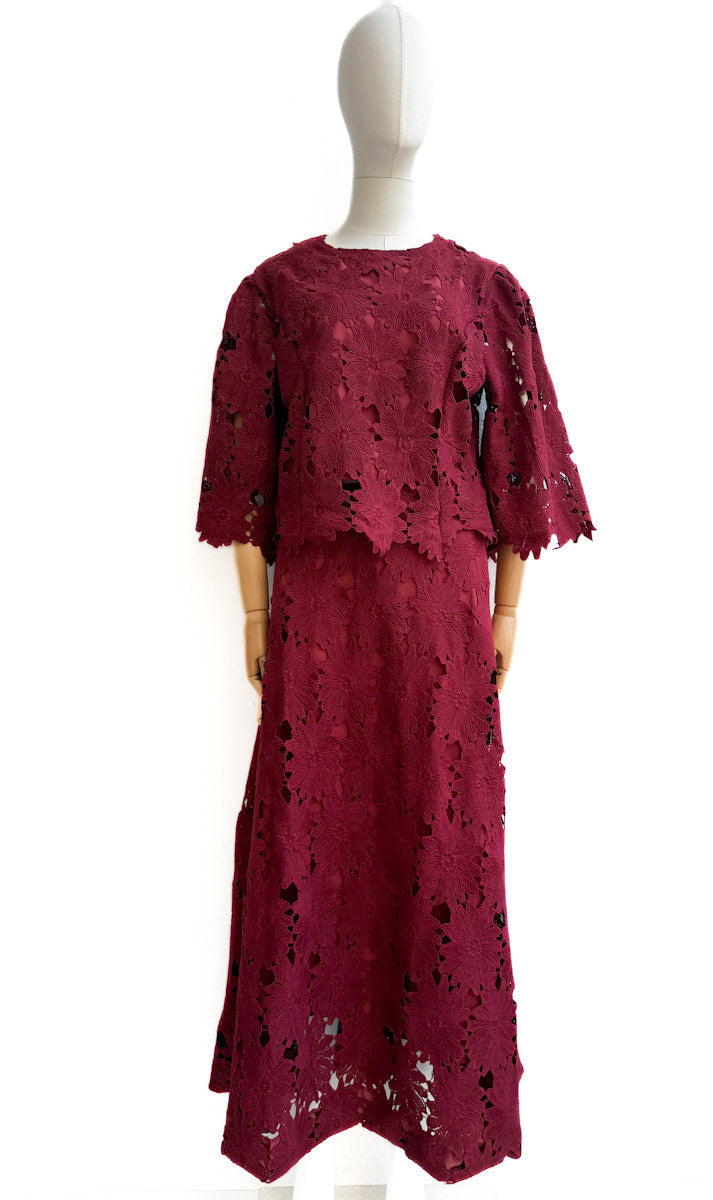 Conjunto calado de dos piezas con diseño floral