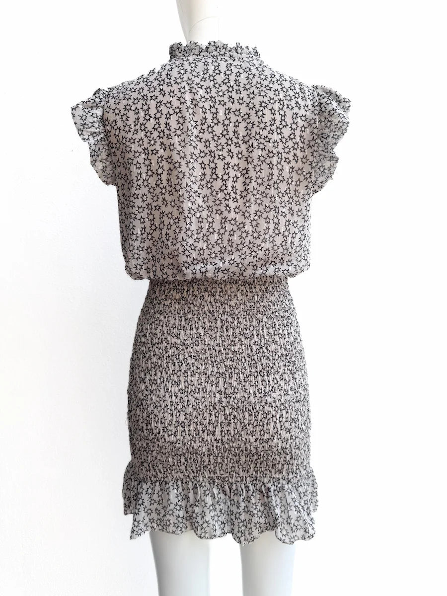 Vestido Corto Estampado con Nido de Abeja y Volantes