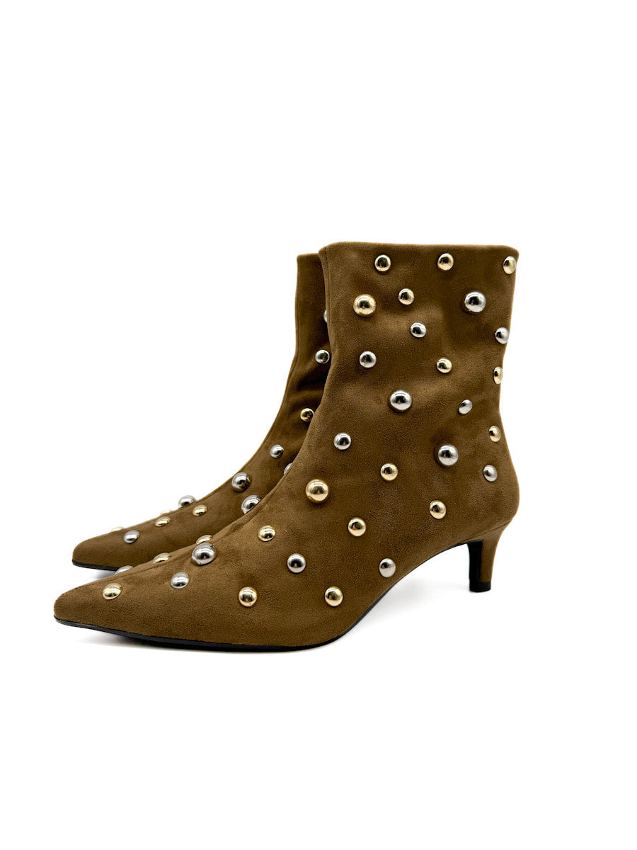Botines Tacón Bajo Tachuelas Metálicas Corina M5636