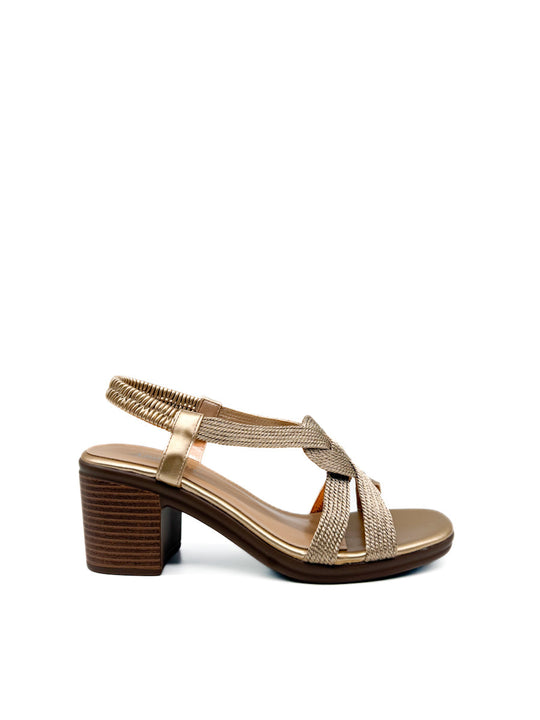 Elegantes Sandalias con Detalle Entrelazado Champán