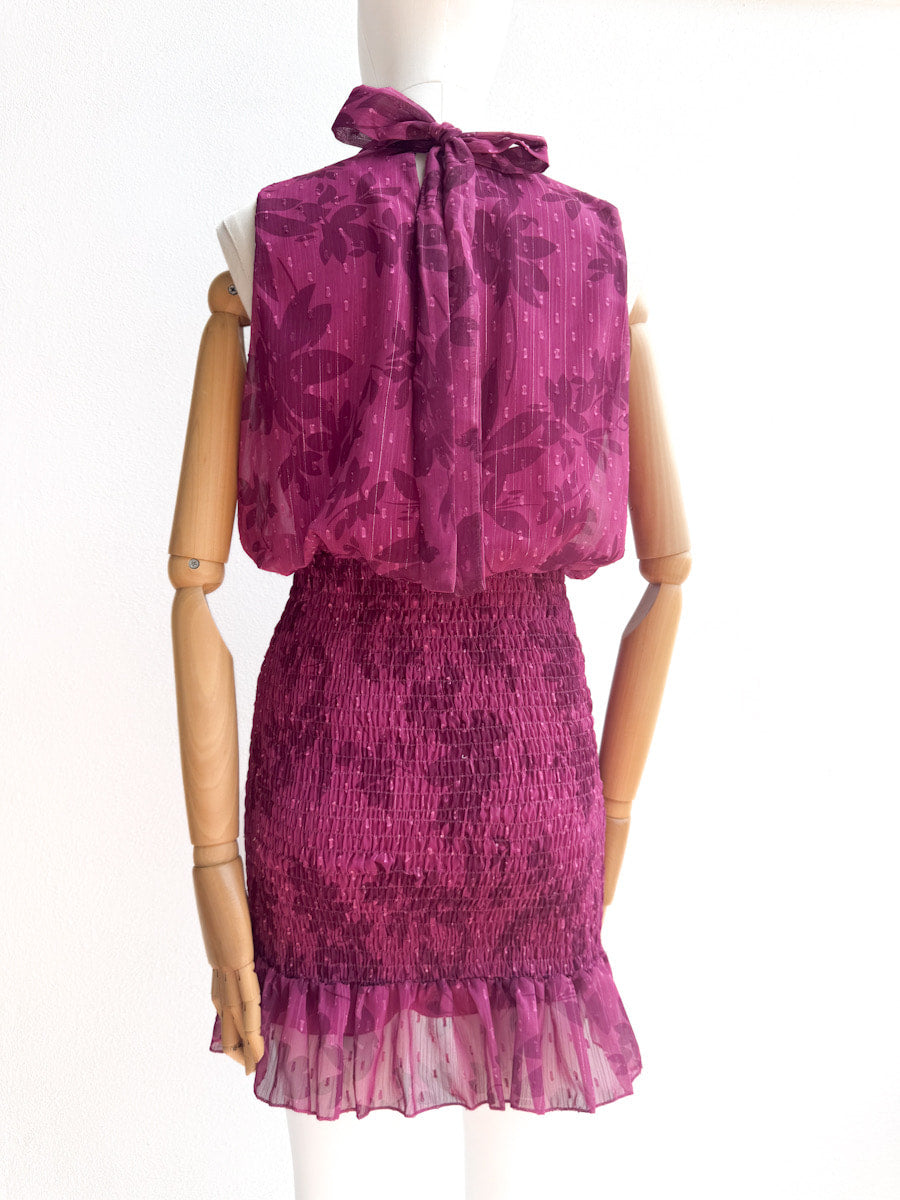 Vestido Corto Estampado con Cuello Alto y Nido de Abeja