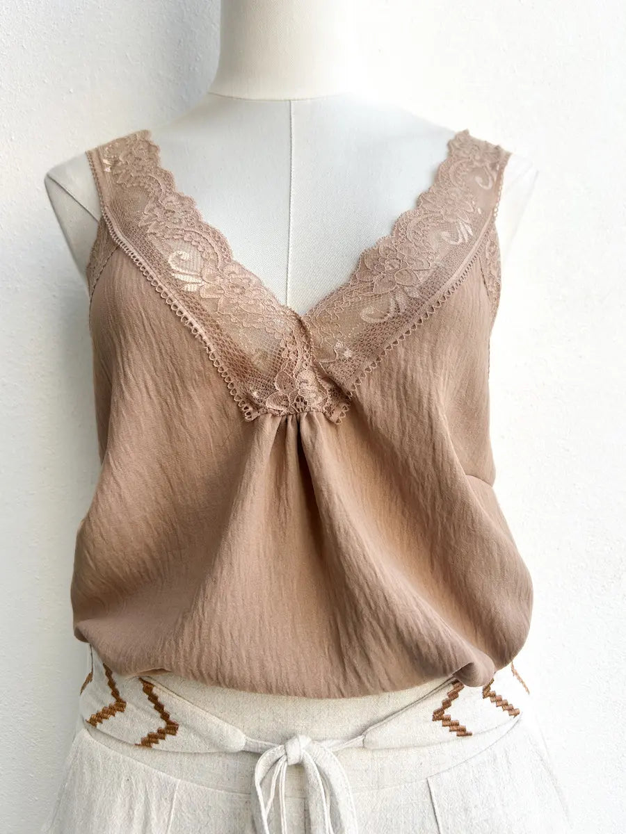 Top Lencero de Encaje con Escote en V y Tirantes Anchos