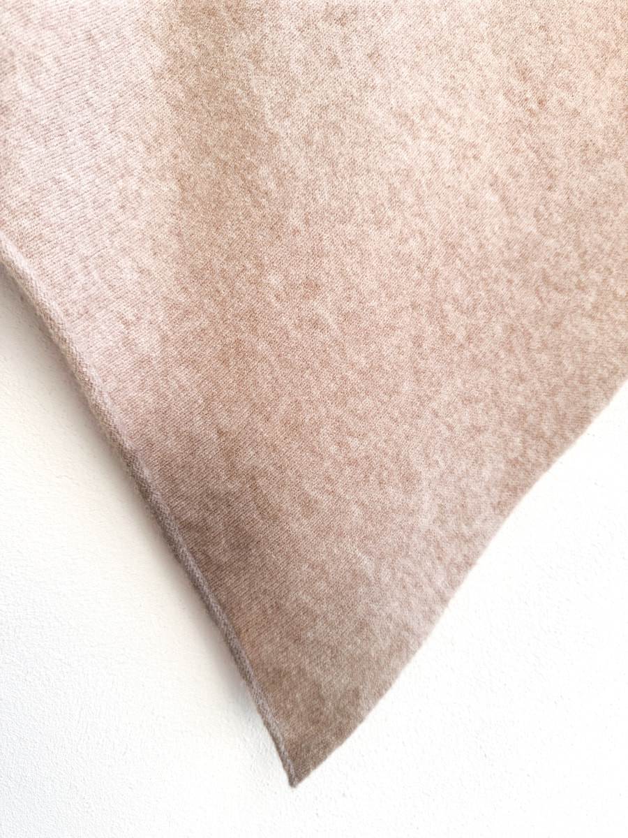 Poncho de Punto Asimétrico en Dos Colores: Beige y Marrón