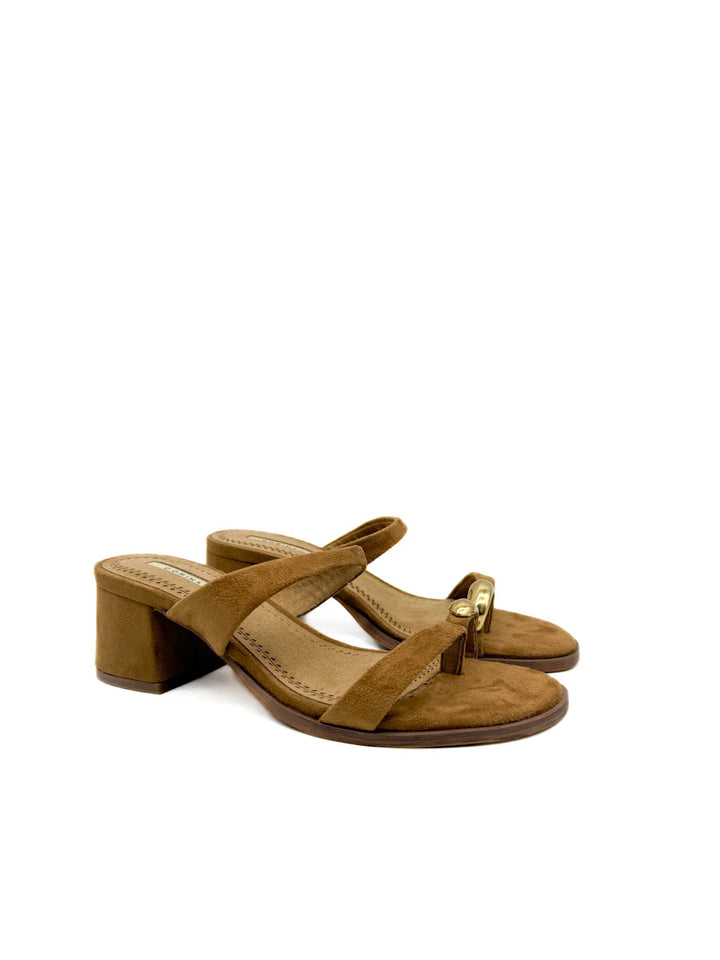 Sandalias de Tacón Bloque Corina con Detalle Dorado y Tira de Dedo