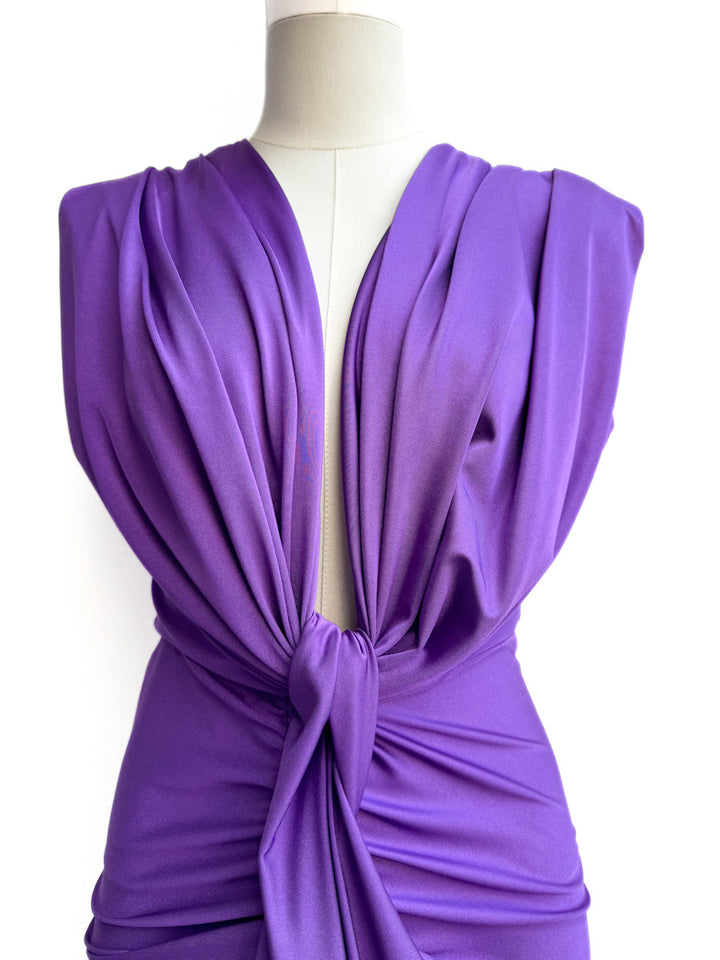 Vestido Largo Drapeado con Escote en V Profundo, Nudo en la Cintura.