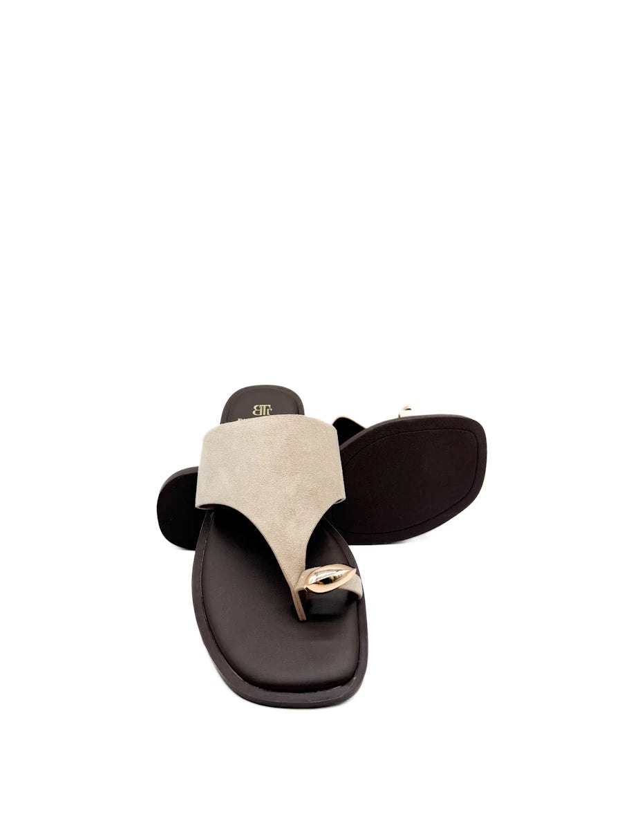 Sandalias Tipo Pala de Dedo con Detalle Metálico Dorado Mujer