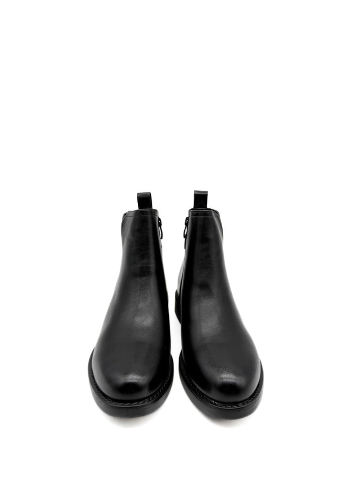 Botines con Hebilla Decorativa: Estilo Chelsea con Toque Sofisticado