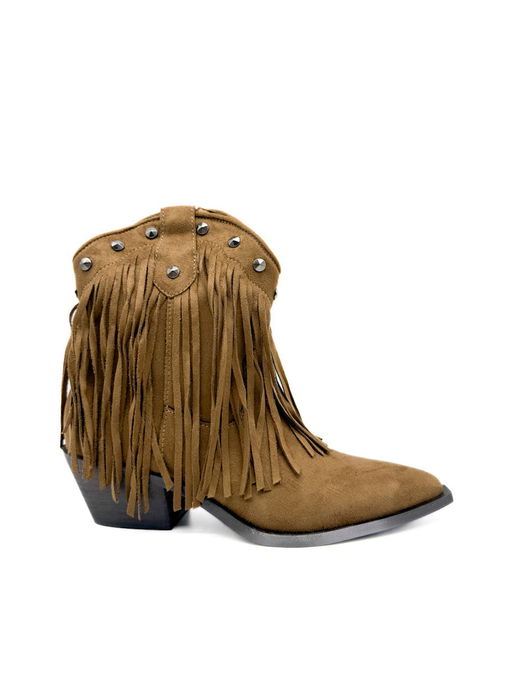 Botines cowboy con Flecos y Detalles Metálicos Corina M5796