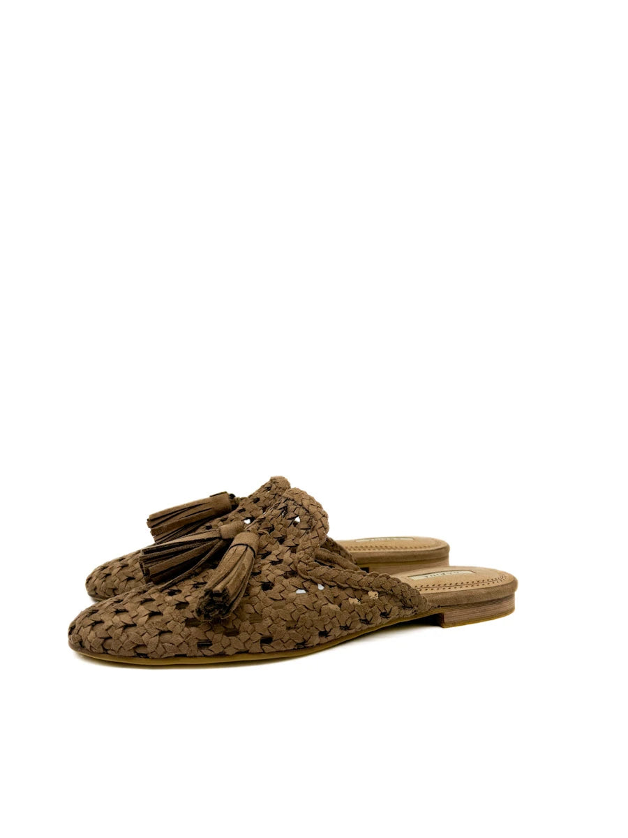 Sandalia Mule Trenzados de Antelina con Borlas Decorativas Corina