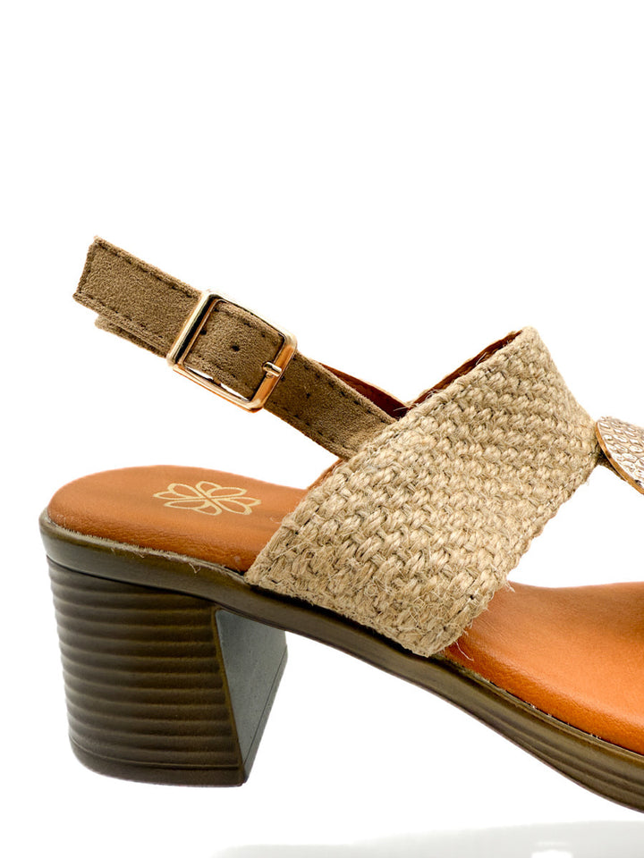 Sandalias de Tacón con Texturas y Detalle Metálico