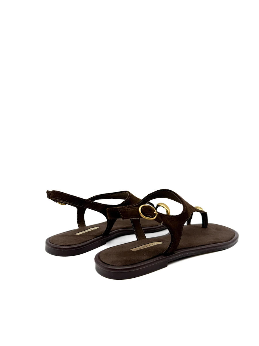 Sandalias Minimalista en Ante con Detalle de Anillo Dorado