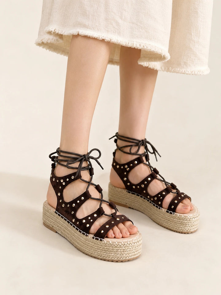 Sandalias Romanas de Plataforma con Tachuelas y Cierre de Cordones