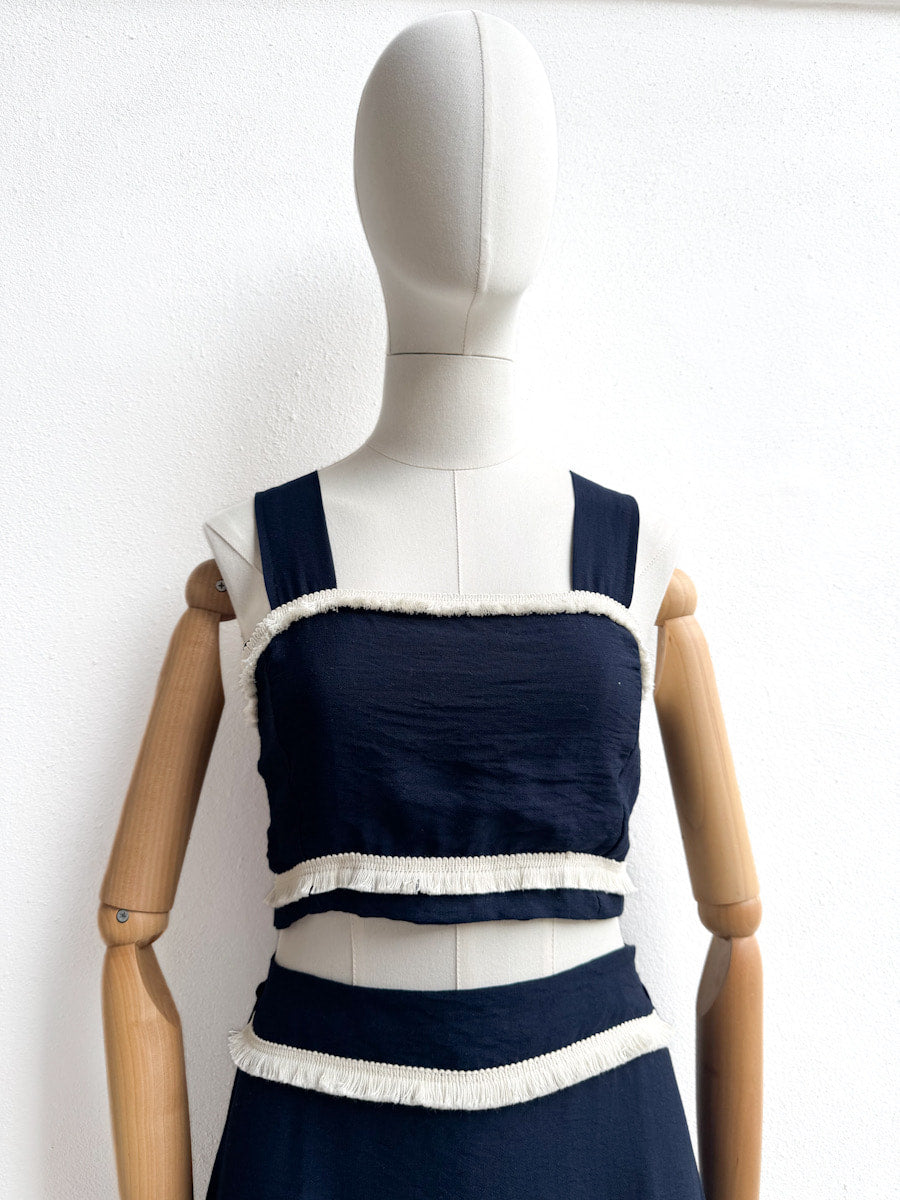Conjunto Top y Falda con Detalles en Contraste