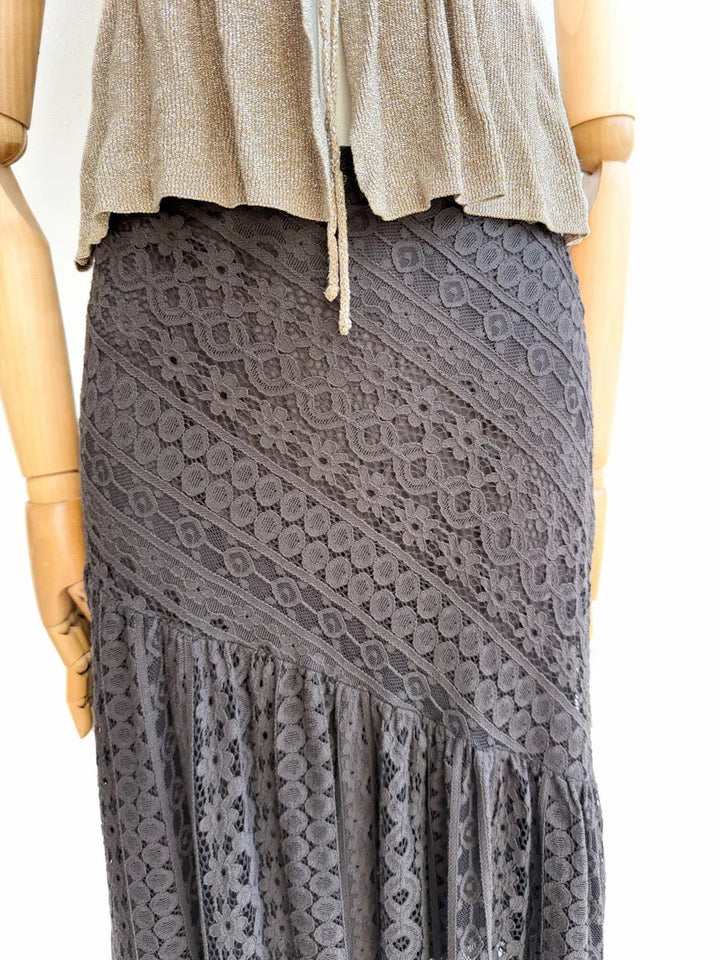 Falda larga de encaje