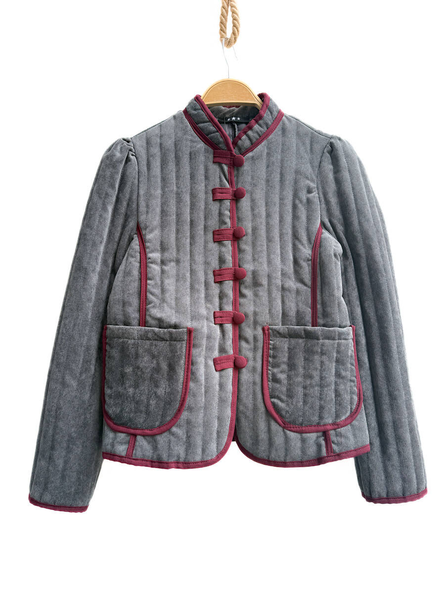 Chaqueta acolchada con detalles en contraste