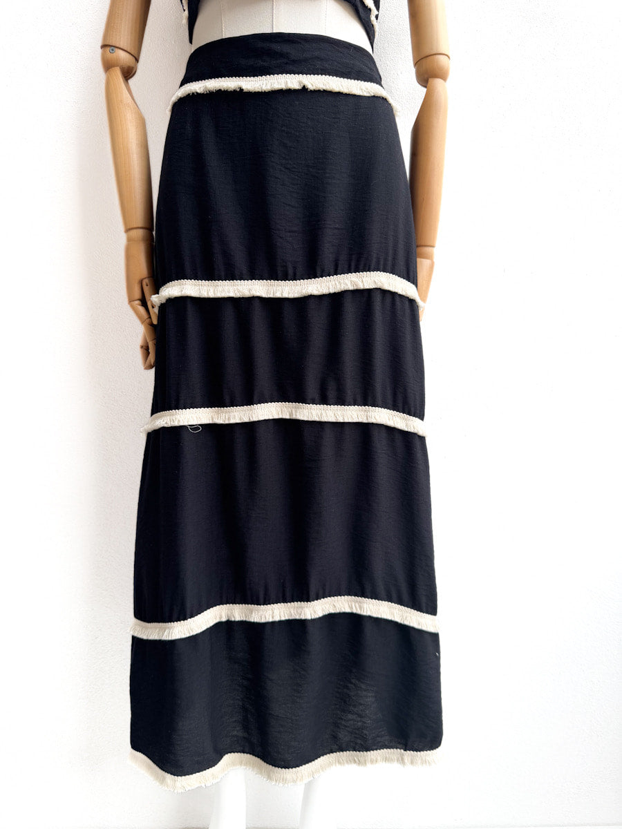 Conjunto Top y Falda con Detalles en Contraste