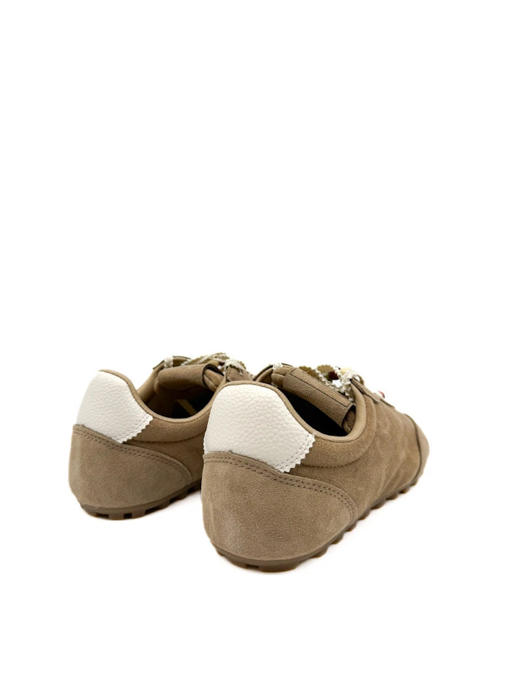 Zapatillas Corina Casuales de Antelina con Abalorios en Cordones