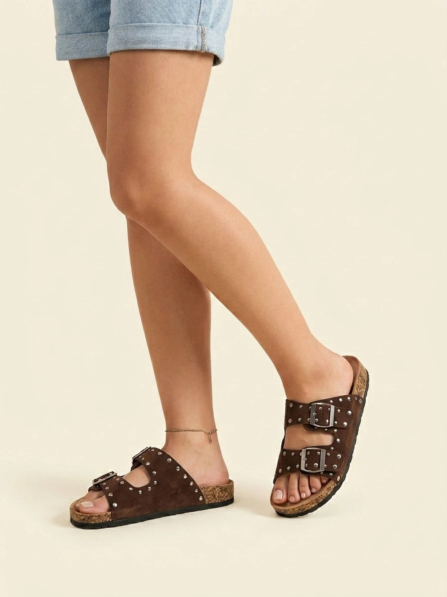Sandalia Bio con Tachuelas y Doble Hebilla - Colección Urban Suede