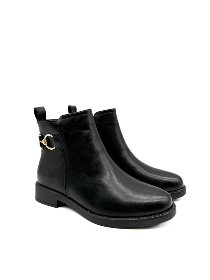 Botines con Hebilla Decorativa: Estilo Chelsea con Toque Sofisticado