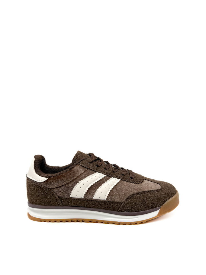 Zapatilla Deportiva Retro en Tonos Marrón y Blanco