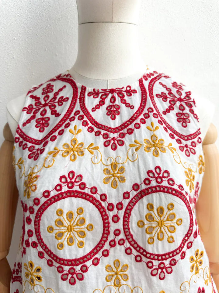 Bordados en Rojo y Mostaza: Conjunto Único