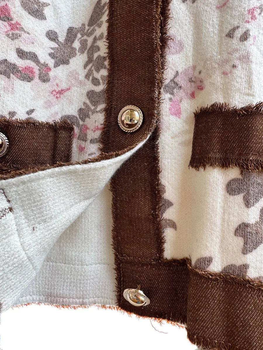 Chaqueta de Estilo Clásico con Estampado Floral , Detalles Botones Dorados.
