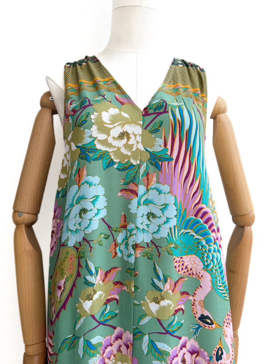 Vestido largo sin mangas con estampado floral y aves