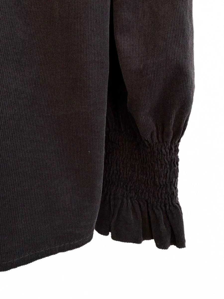 Blusa de Pana con Cuello Volante y Detalle Plisado