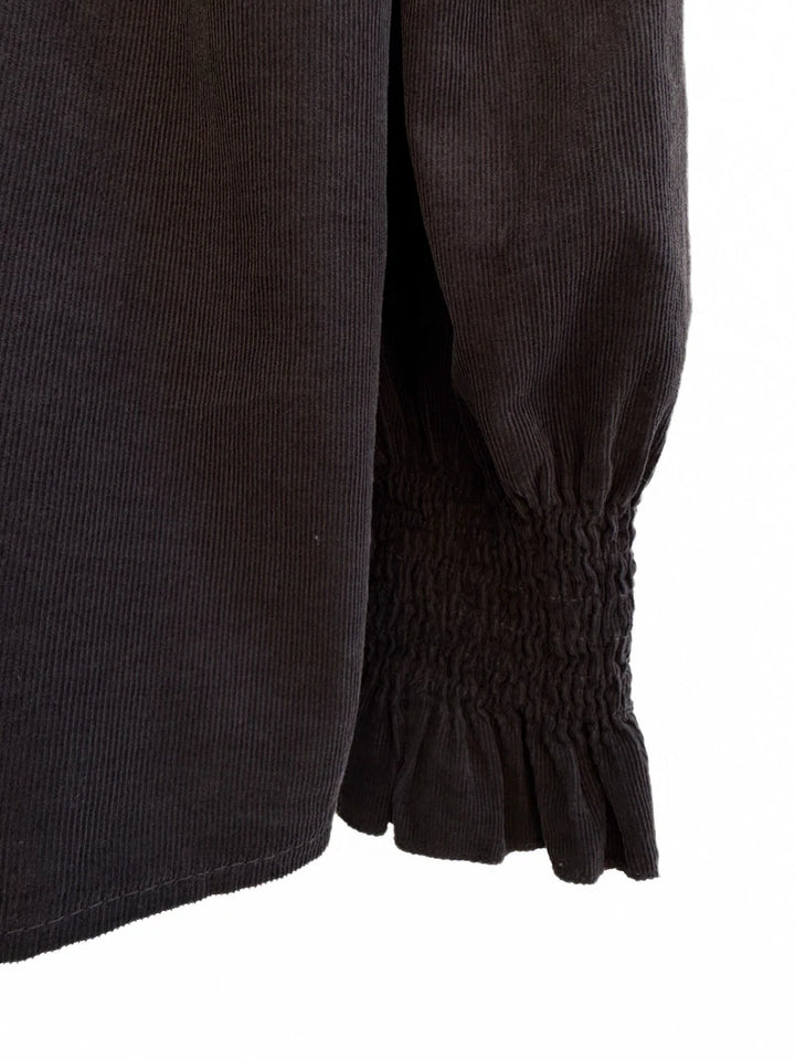 Blusa de Pana con Cuello Volante y Detalle Plisado