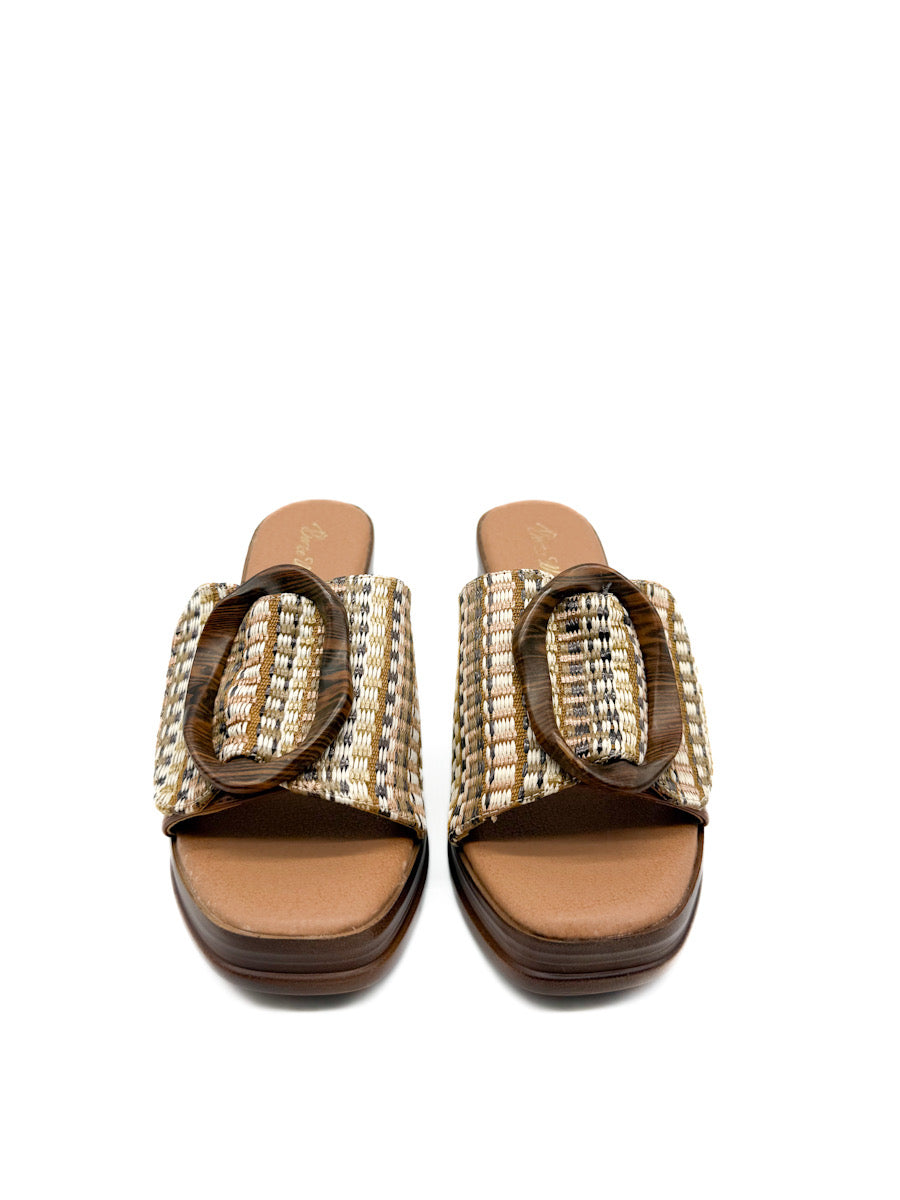 Sandalias Elegantes con Detalles Artesanales y Tacón Ancho
