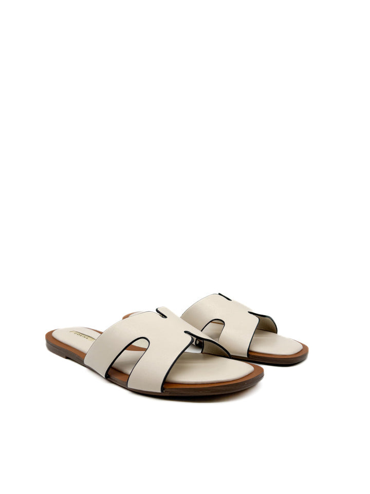 Sandalias Planas con Diseño en "H" – Elegancia y Comodidad