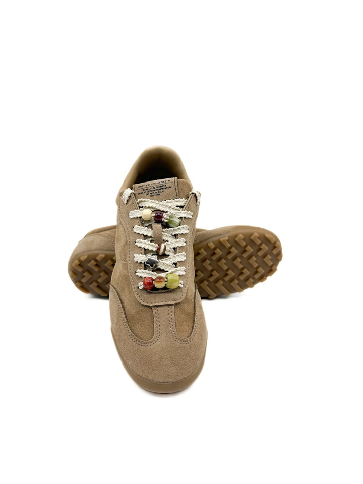 Zapatillas Corina Casuales de Antelina con Abalorios en Cordones
