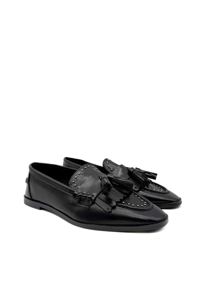 Mocasines de Borlas y Tachuelas Corina M5680