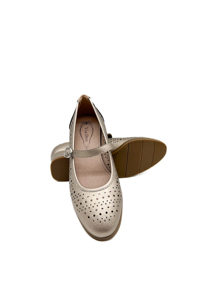 Zapato Mary Jane de Piel Sintética Metalizada con Diseño Troquelado y Tacón de Bloque