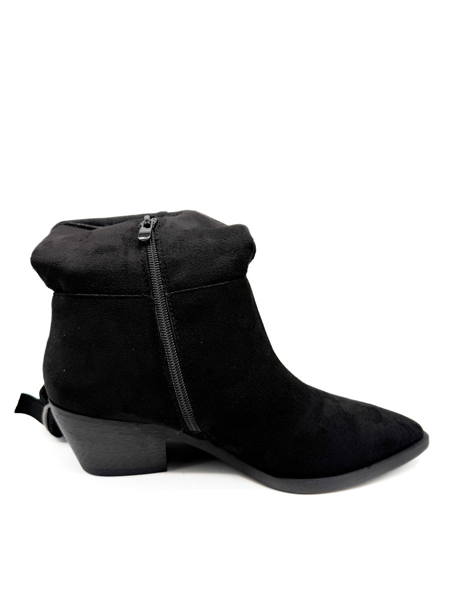 Botines con Flecos y Correas con Hebillas