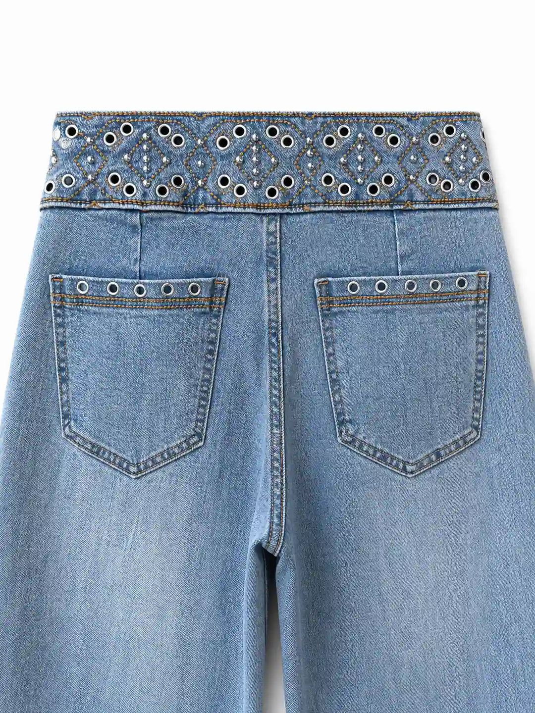 Pantalón de Mezclilla de Pierna Ancha con Detalles Metálicos en Pretina