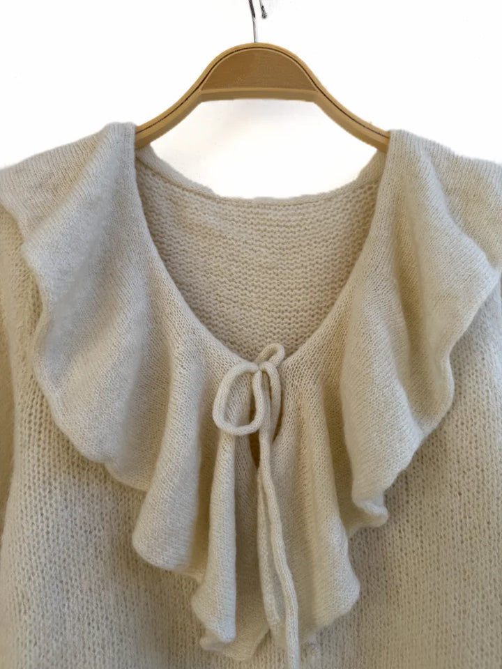 Jersey de Punto Suave con Cuello de Volantes y Lazo Frontal