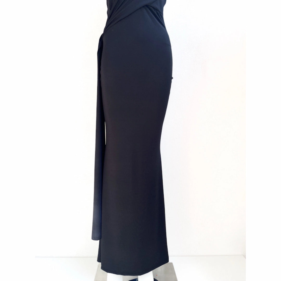 Vestido Largo de Gala con Cuello Halter y Drapeado Frontal