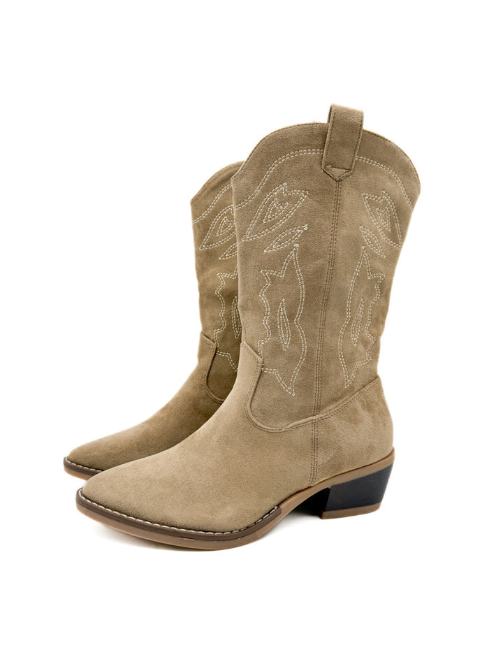 Bota cowboy de antelina color kahki con bordado.