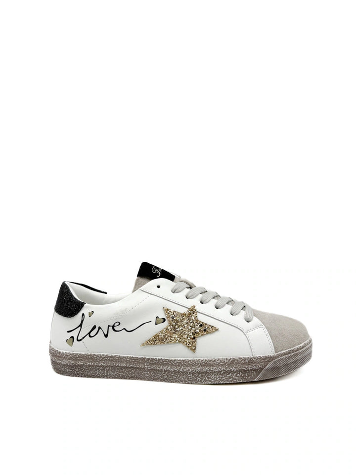 Zapatilla Urbana con Estrella Dorada y Detalle "Love