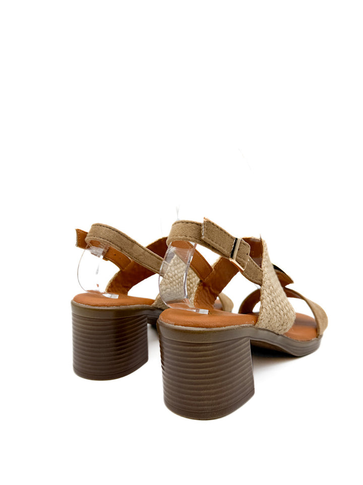 Sandalias de Tacón con Texturas y Detalle Metálico