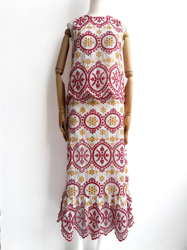 Bordados en Rojo y Mostaza: Conjunto Único