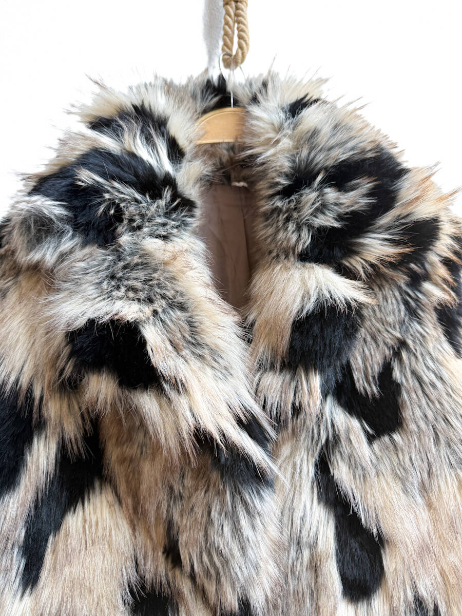 Chaqueta de Piel Sintética con Estampado Leopardo — Elegancia Salvaje y Estilo Atrevido